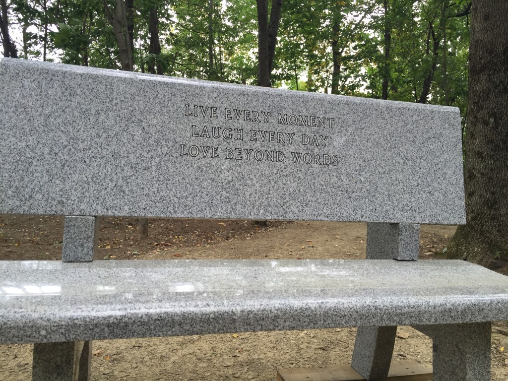 Mem Grdn Bench (Medium)